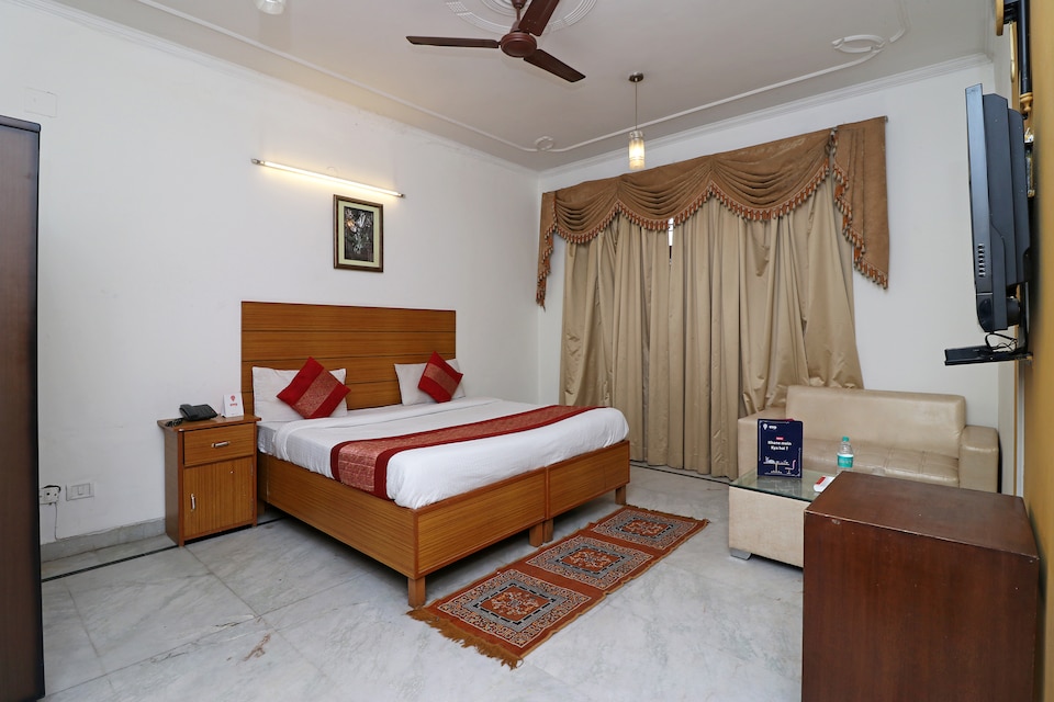 OYO 6835 Green Residency, HUDA CENTRE 1, Gurgaon