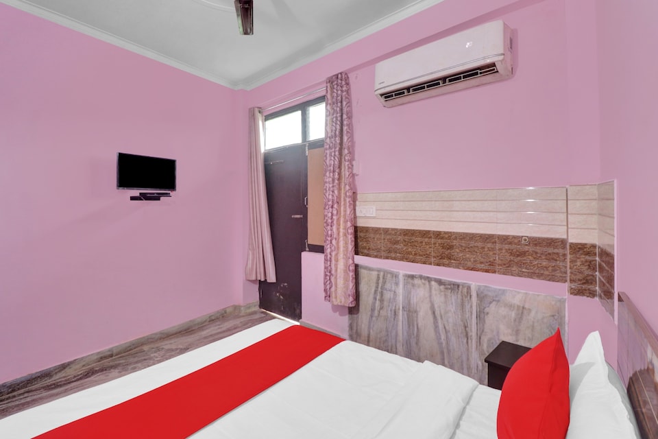 OYO Hotel Royal City, North Delhi, Delhi