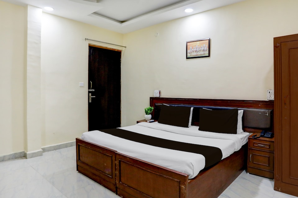 Hotel O Rae Bareli Railway Junction Formerly Nova Resorts & Luxury Farm, Raebareily city, Raebareily