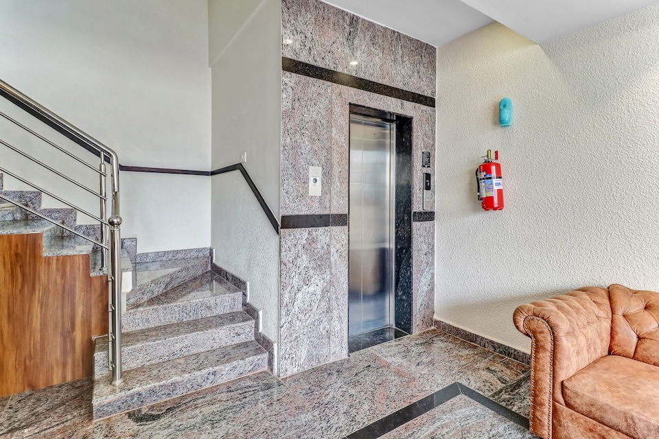 Capital O Safari Rooms Near Snow City, Manyata Bangalore, Bangalore