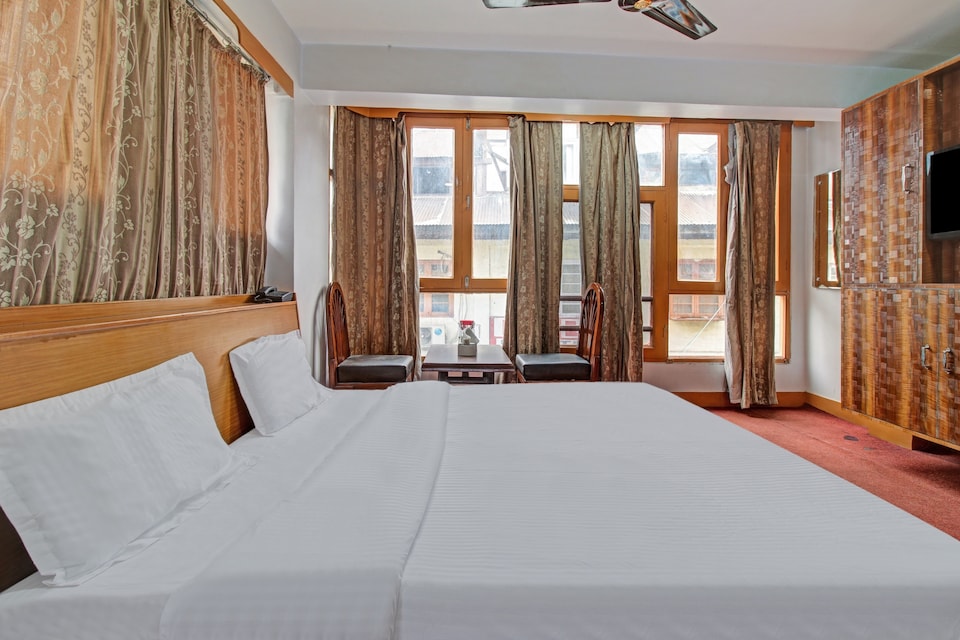 OYO 82305 Hotel Ruby And Restaurant, Rajbagh, Srinagar
