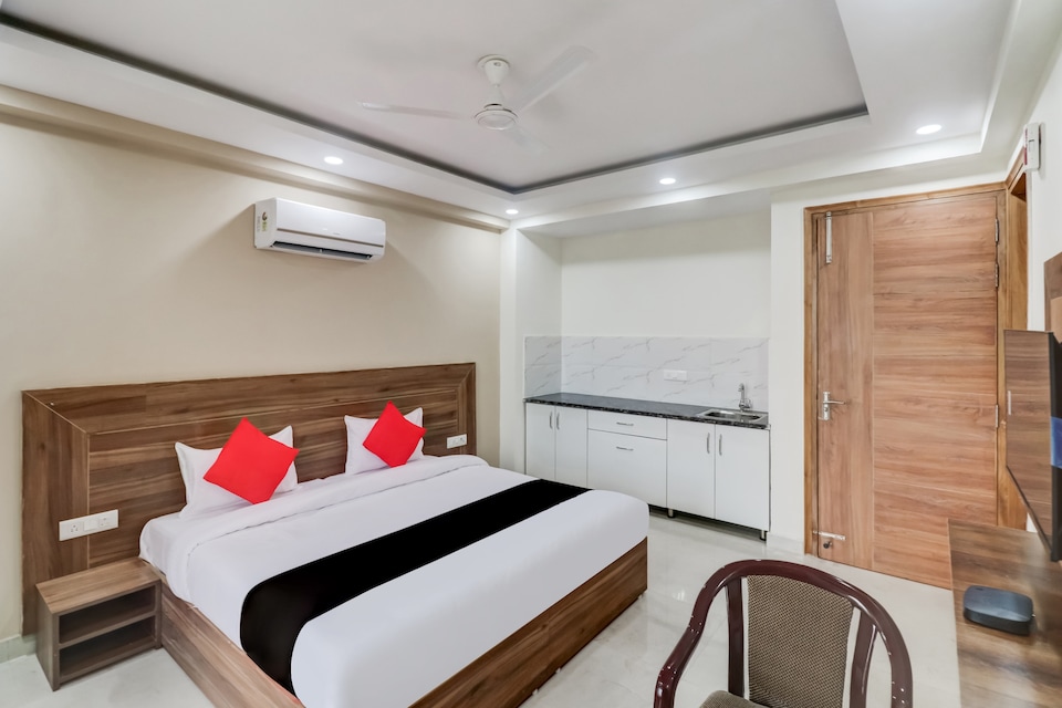 OYO 82311 Hotel Holy House, HUDA CENTRE 1, Gurgaon