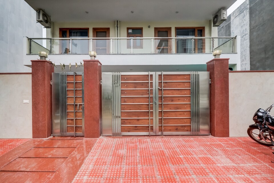 OYO 82311 Hotel Holy House, HUDA CENTRE 1, Gurgaon