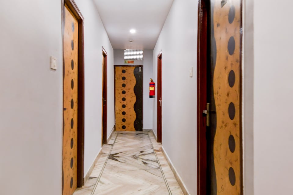 Super Hotel O Picnic Garden Formerly Amaris Stay, Ruby Hospital Kolkata, Kolkata