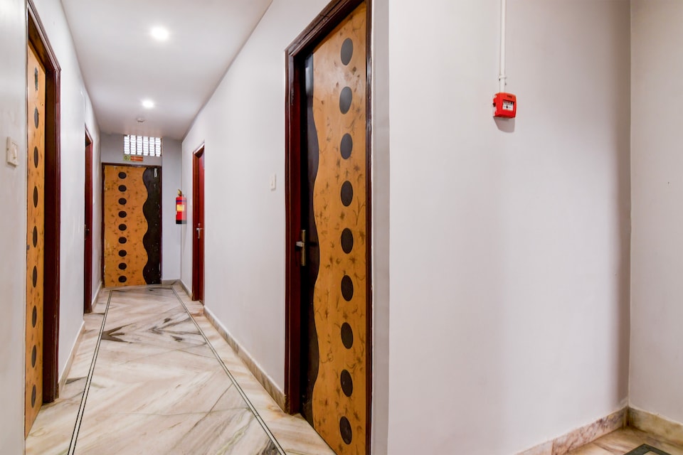 Super Hotel O Picnic Garden Formerly Amaris Stay, Ruby Hospital Kolkata, Kolkata