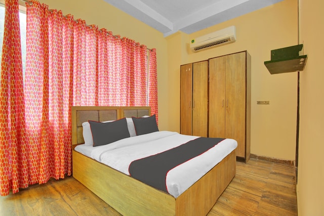 Super Hotel O The Arrow Infront of Max Hospital