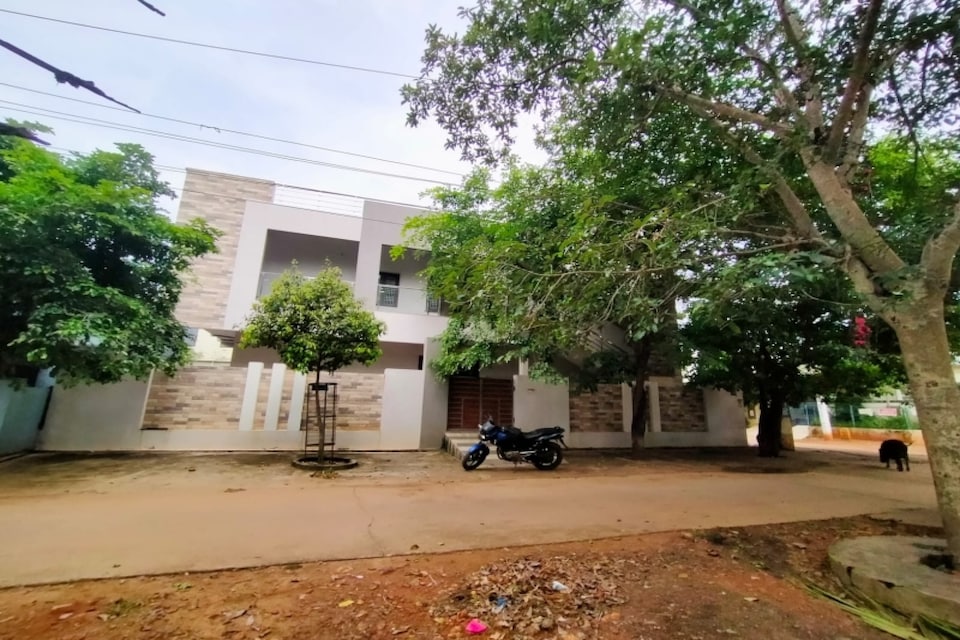 OYO 82352 Disney Inn, Ramaraopet Kakinada, Kakinada