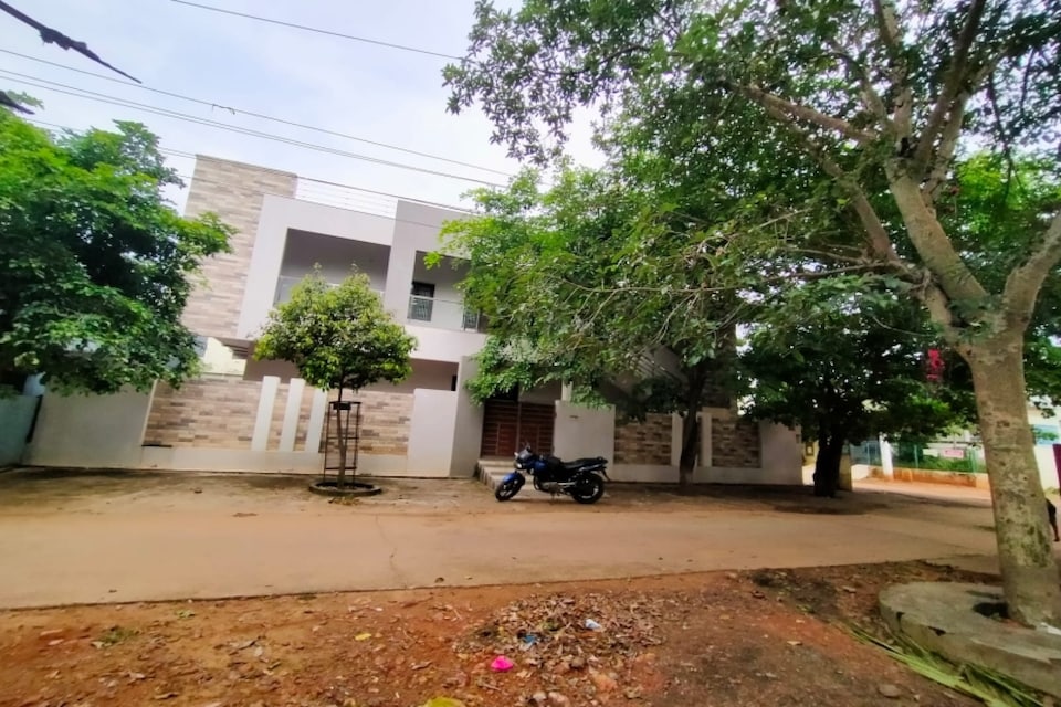 OYO 82352 Disney Inn, Ramaraopet Kakinada, Kakinada