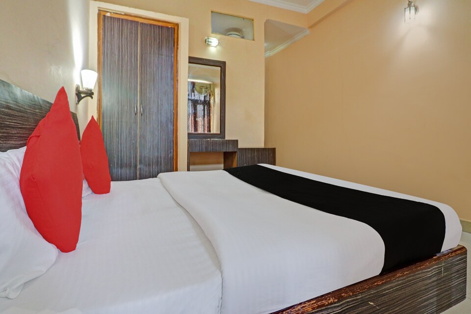 OYO 82369 hotel holiday katra, Katra cluster, Katra