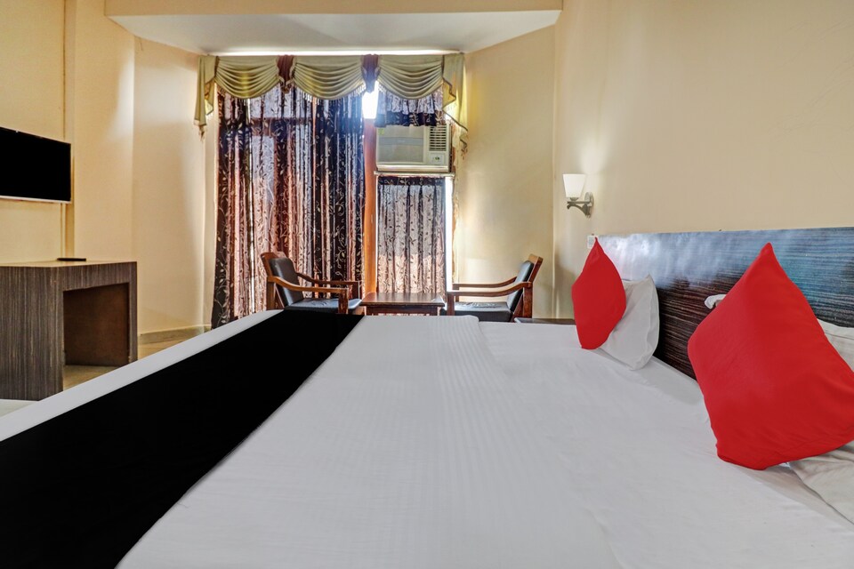OYO 82369 hotel holiday katra, Katra cluster, Katra