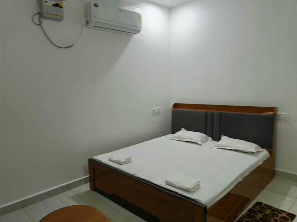 Hotel O Vaikunth Radhika Farm, Govardhan, Govardhan