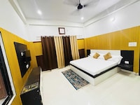 Hotel O Vaikunth Radhika Farm