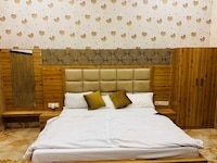 Hotel O Vaikunth Radhika Farm