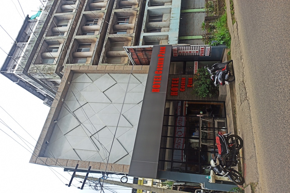 SPOT ON 82415 Hotel Cochin Park, MG Road Kochi, Kochi