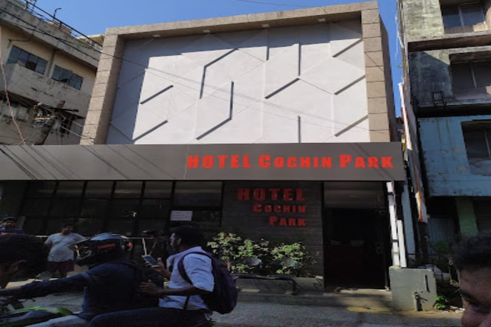 SPOT ON 82415 Hotel Cochin Park, MG Road Kochi, Kochi