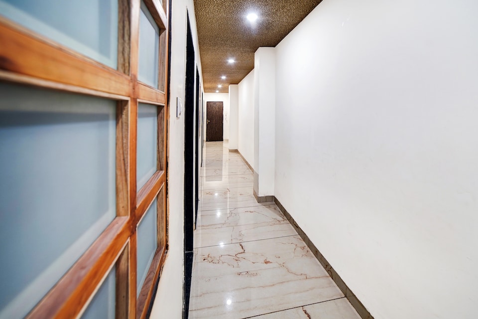 HOTEL O RADHIKA PALACE, Tatibandh Road, Raipur