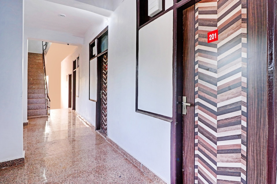 Hotel O Blue Ray, Indirapuram Ghaziabad, Ghaziabad