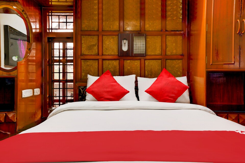 OYO 82443 Ooty Grand, Ooty Town, Ooty