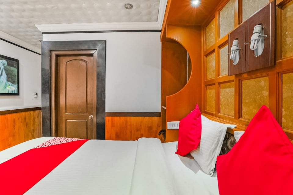 OYO 82443 Ooty Grand, Ooty Town, Ooty