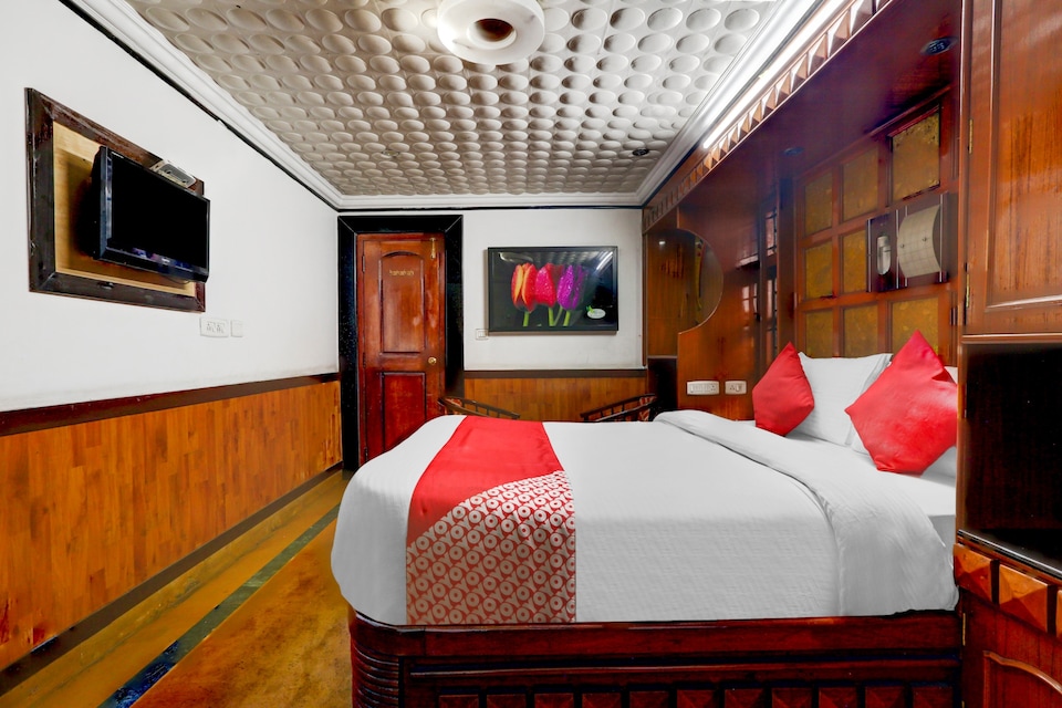 OYO 82443 Ooty Grand, Ooty Town, Ooty