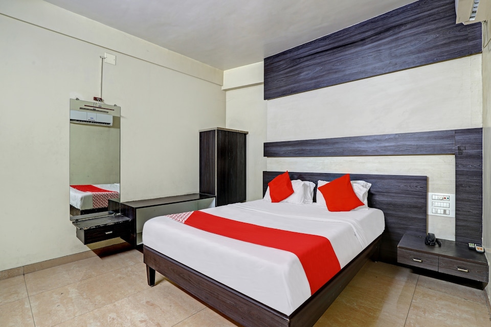 OYO 82461 Hotel Darshan Banquet And Rooms, Surat Railway Station, Surat