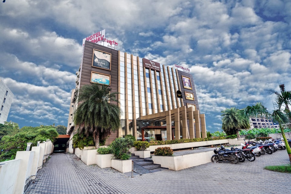Townhouse OAK Hotel Vaibhav, Surat Railway Station, Surat