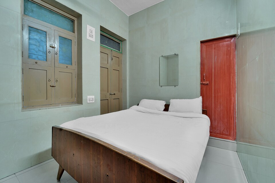 SPOT ON 82515 Mohan Lodge, Reddipatti Salem-II, Salem