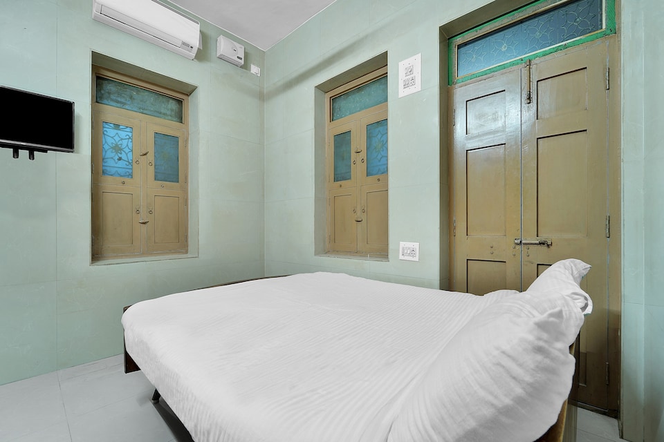 SPOT ON 82515 Mohan Lodge, Reddipatti Salem-II, Salem