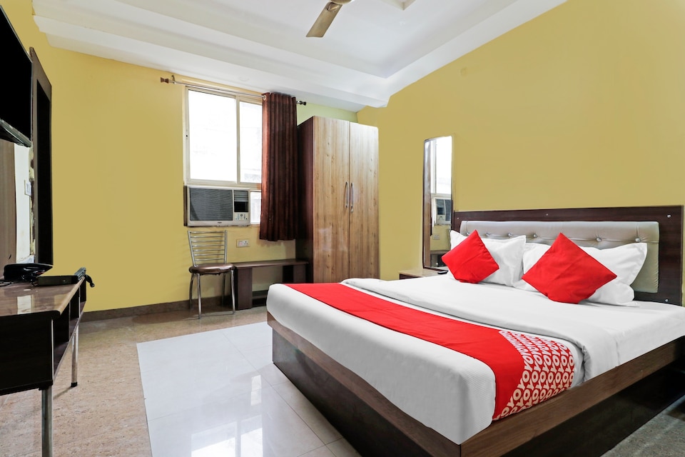 OYO 82518 hotel Royal in, Gwalior, Gwalior