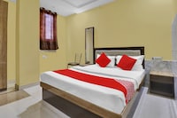 OYO 82518 hotel Royal in