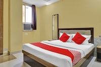 OYO 82518 hotel Royal in