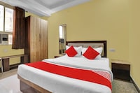 OYO 82518 hotel Royal in