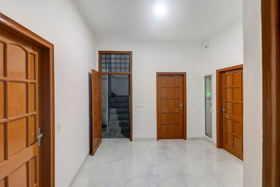 OYO Flagship 82548 Lakra Residency, Medanta, Gurgaon