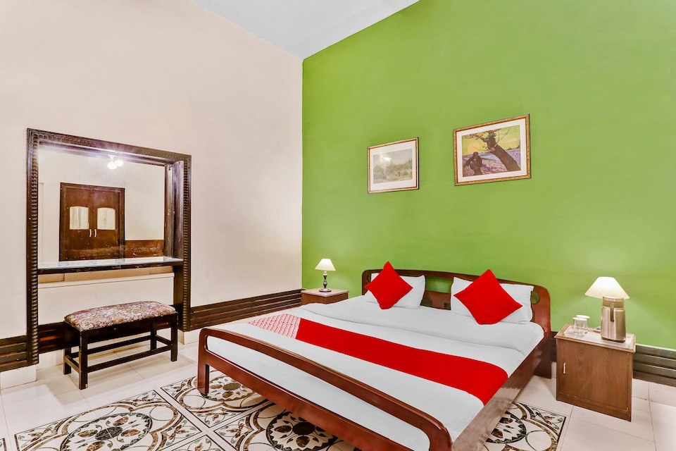 OYO 82551 Lukerganj Villa, Railway Station Allahabad, Prayagraj