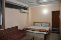 OYO Hotel Jay Deluxe