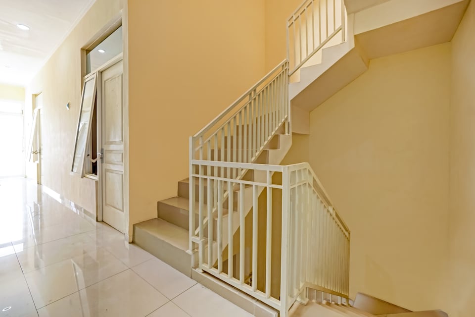 OYO 90610 De Living Syariah, Malang Kota, Malang