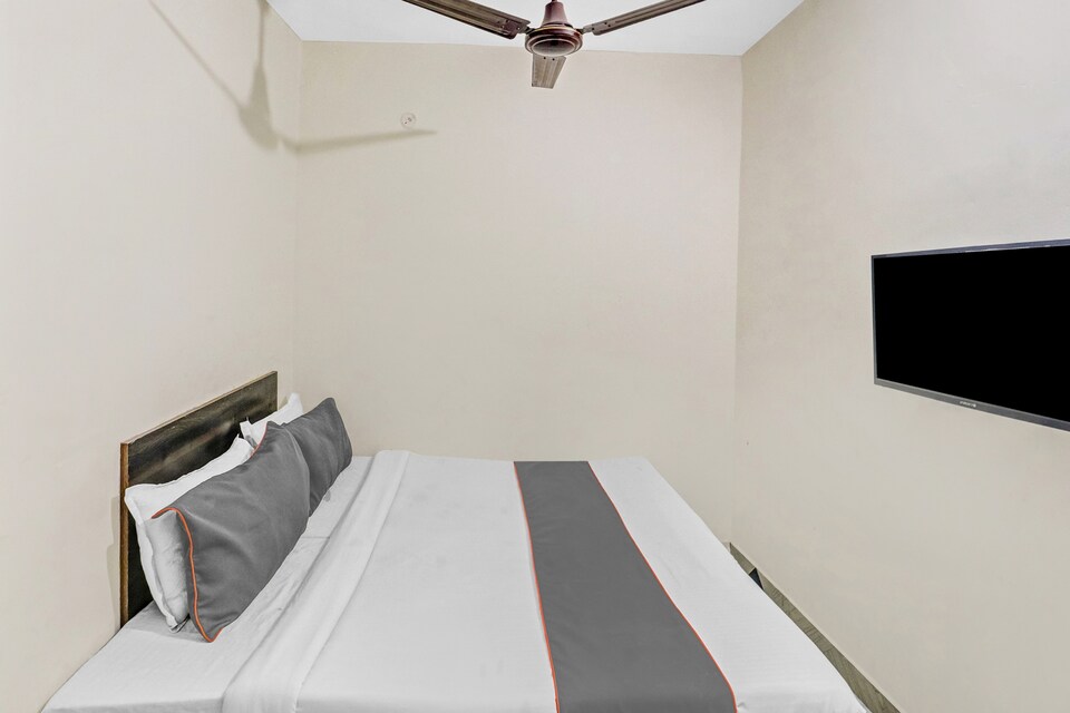 Collection O The Crown Near Gokulpuri Metro Station, Anand Vihar Delhi, Delhi