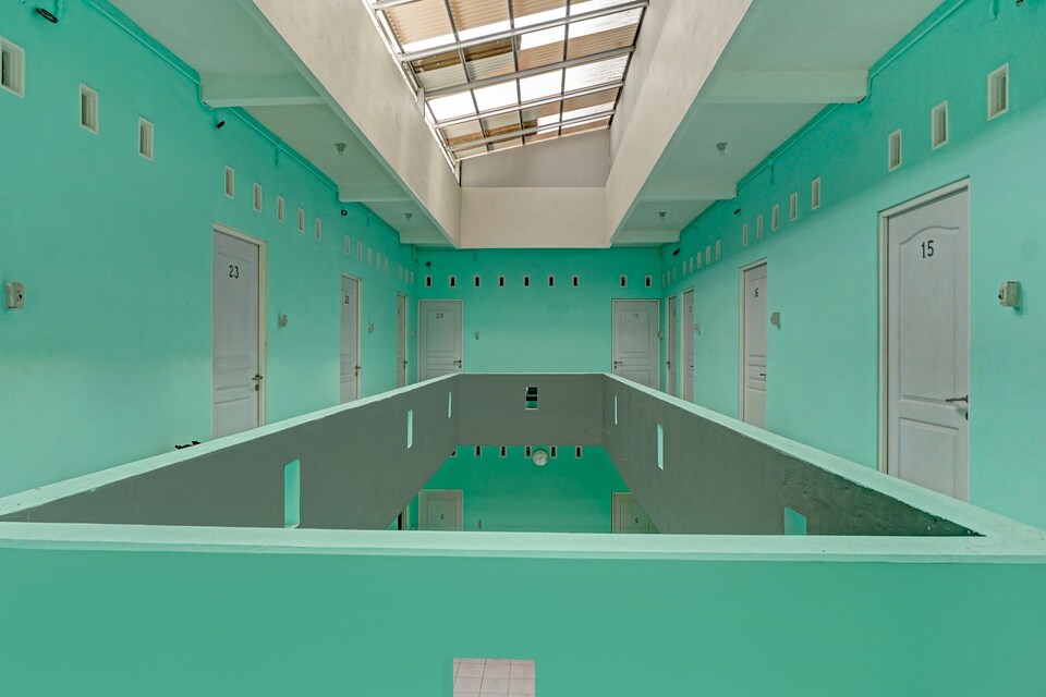 OYO 90630 The Town Tavern, Malang Malang, Malang