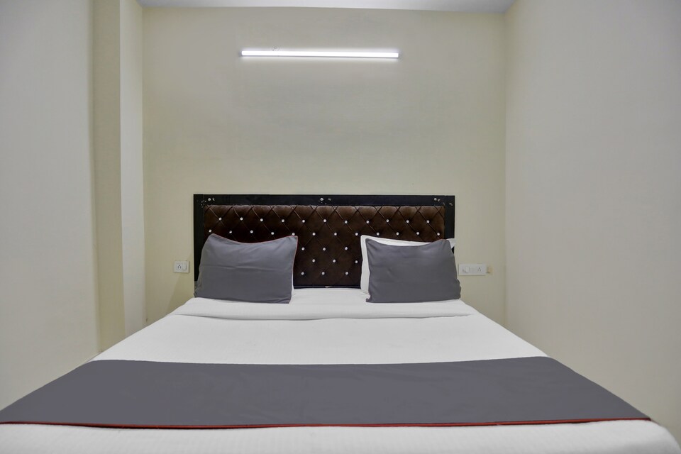 Collection O 82685 Hotel Shiv Shiva Residency, Noida City, Noida