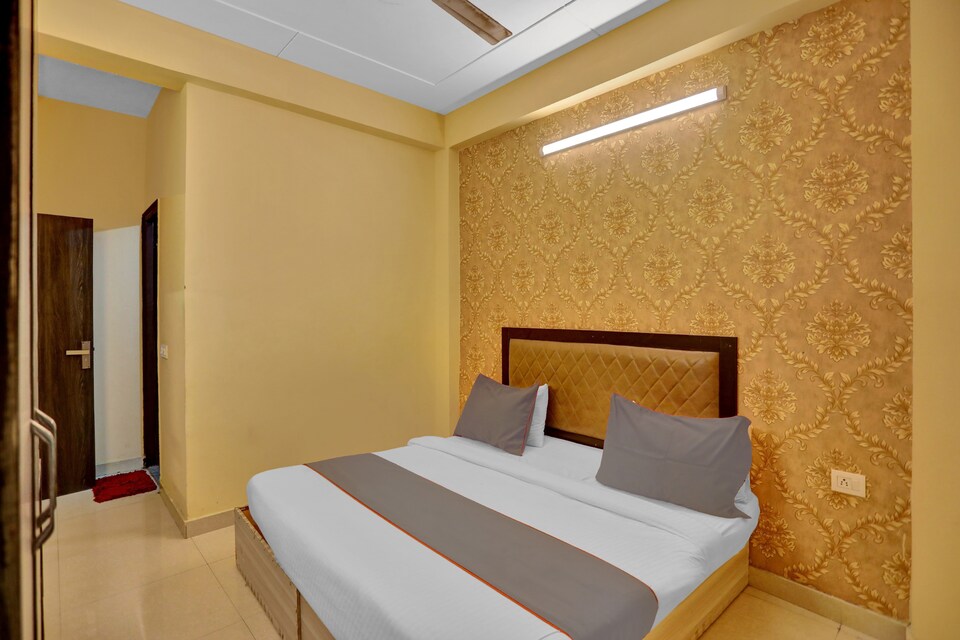 Collection O 82685 Hotel Shiv Shiva Residency, Noida City, Noida