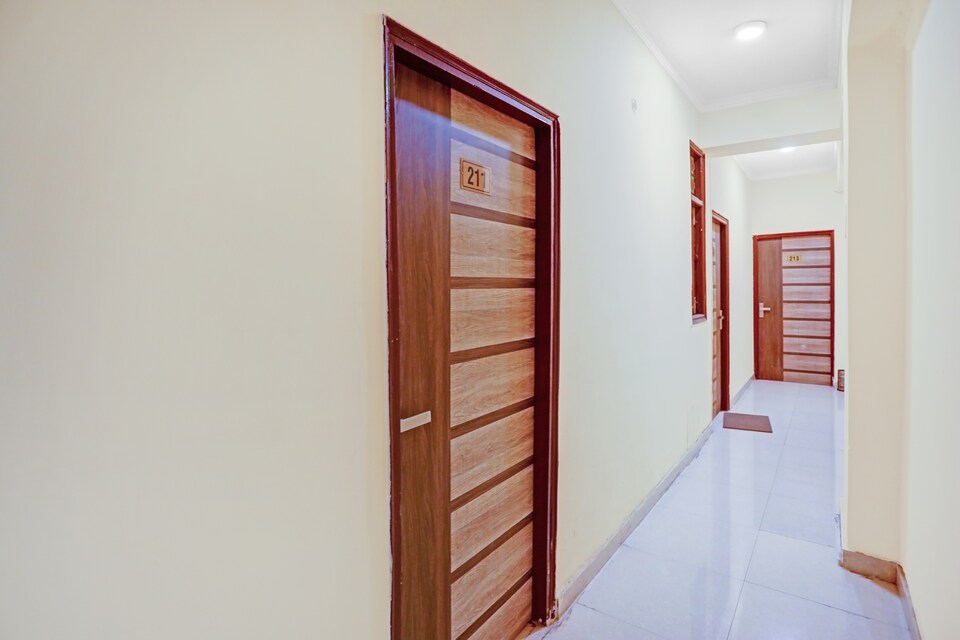 Collection O 82685 Hotel Shiv Shiva Residency, Noida City, Noida