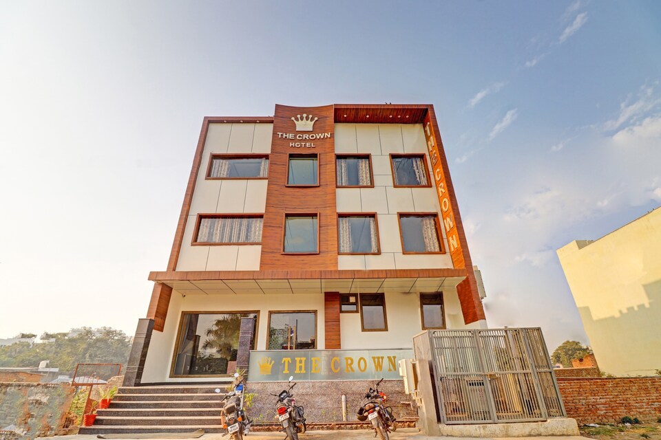 Collection O The Crown Hotel, Fatehabad Road, Agra