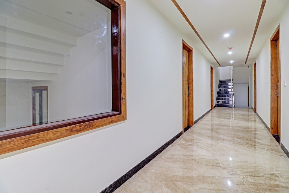 Collection O The Crown Hotel, Fatehabad Road, Agra