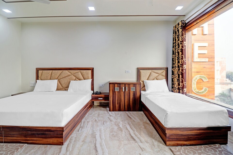 Collection O The Crown Hotel, Fatehabad Road, Agra