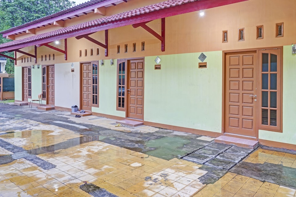 OYO 90648 Kusnan Guest House Syariah, Cirebon, Cirebon