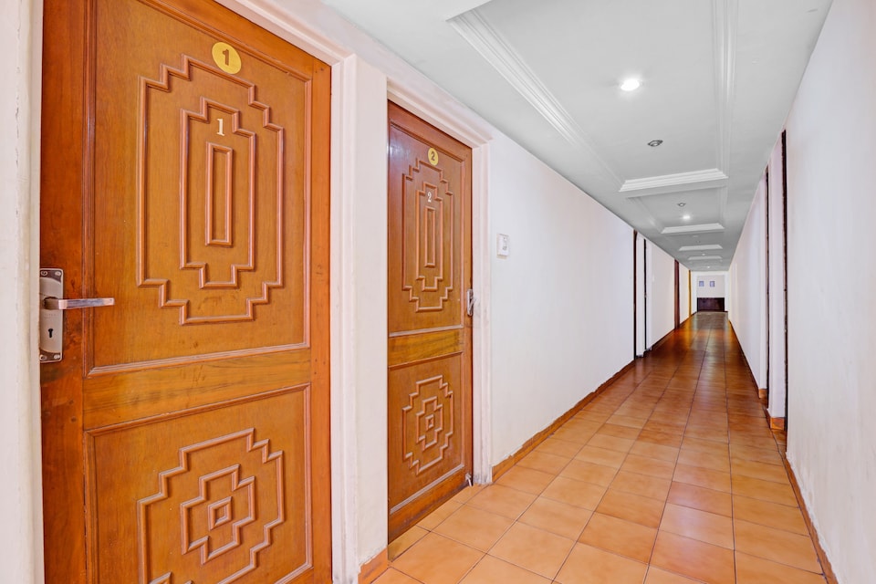 SPOT ON Hotel Krishna, Alkapuri Vadodara, Vadodara