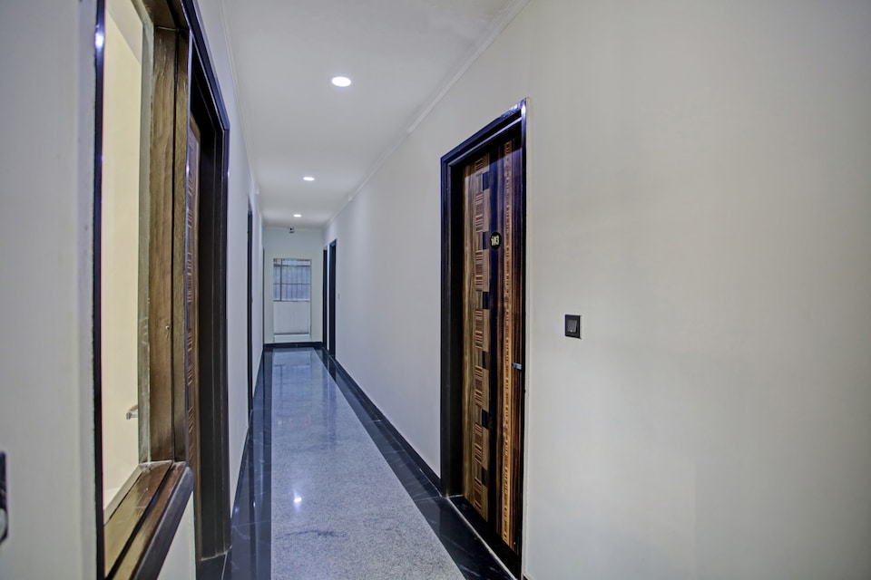 Hotel O COZY RETREAT, Noida City, Noida