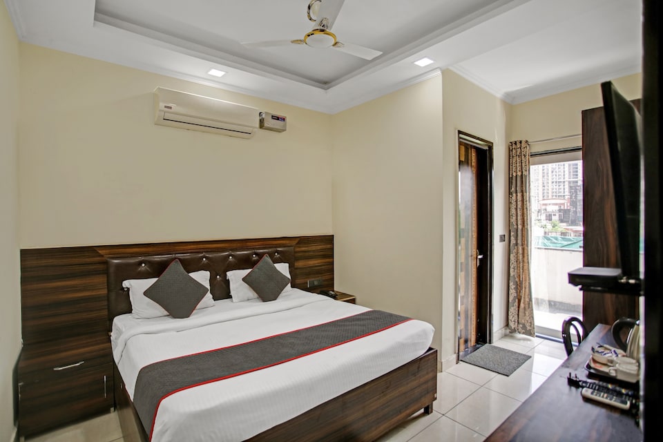 Hotel O COZY RETREAT, Noida City, Noida