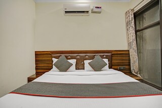 Oyo Townhouse 82738 Comfort Stay Inn Townhouse Noida Book 1495 Oyo