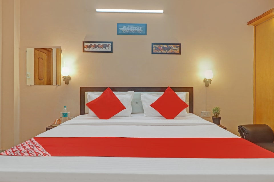 Super Hotel O Satguru Residency, Vaishali Kaushambi Metro, Ghaziabad